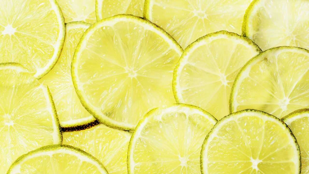 come preparare lo sgrassatore al limone