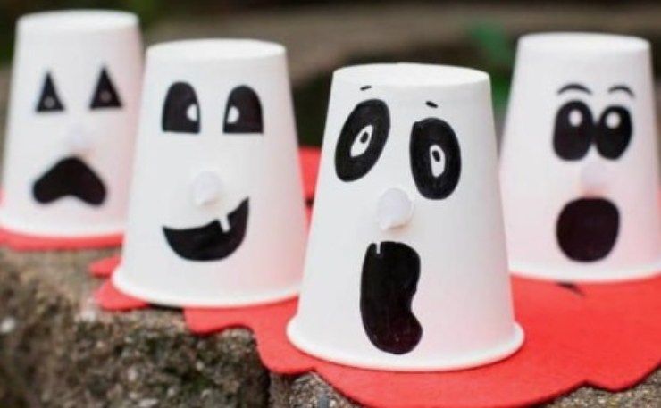 Halloween, idee per bambini: lavoretti con bicchieri di plastica