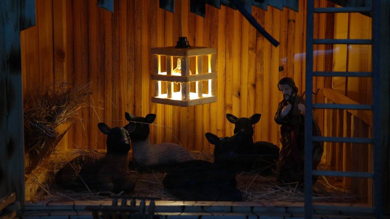 presepe con luci soffuse