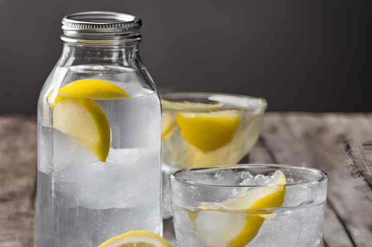 Acqua con sale e limone