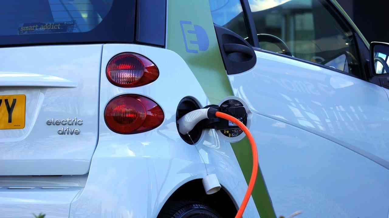 auto elettriche ibride incentivi