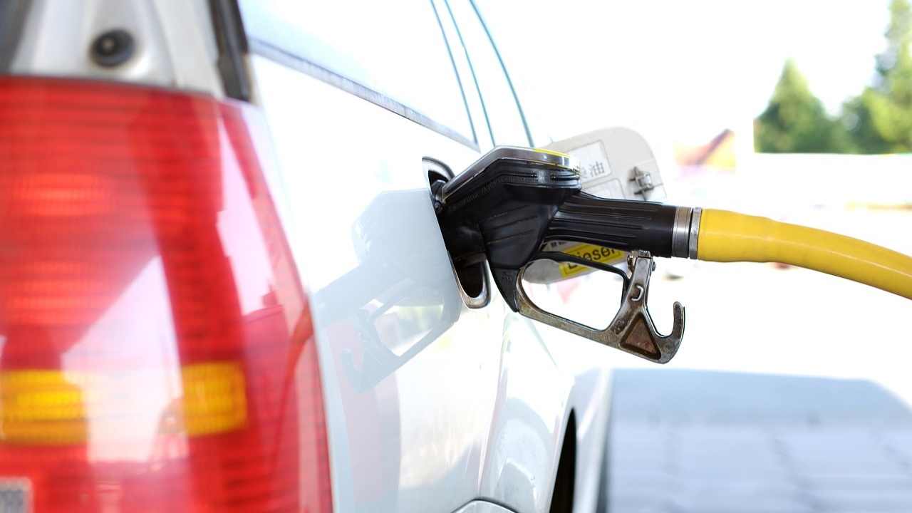 Benzina e diesel prezzi olio