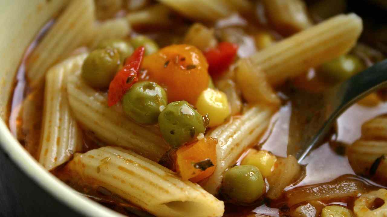 Preparazione minestrone congelato