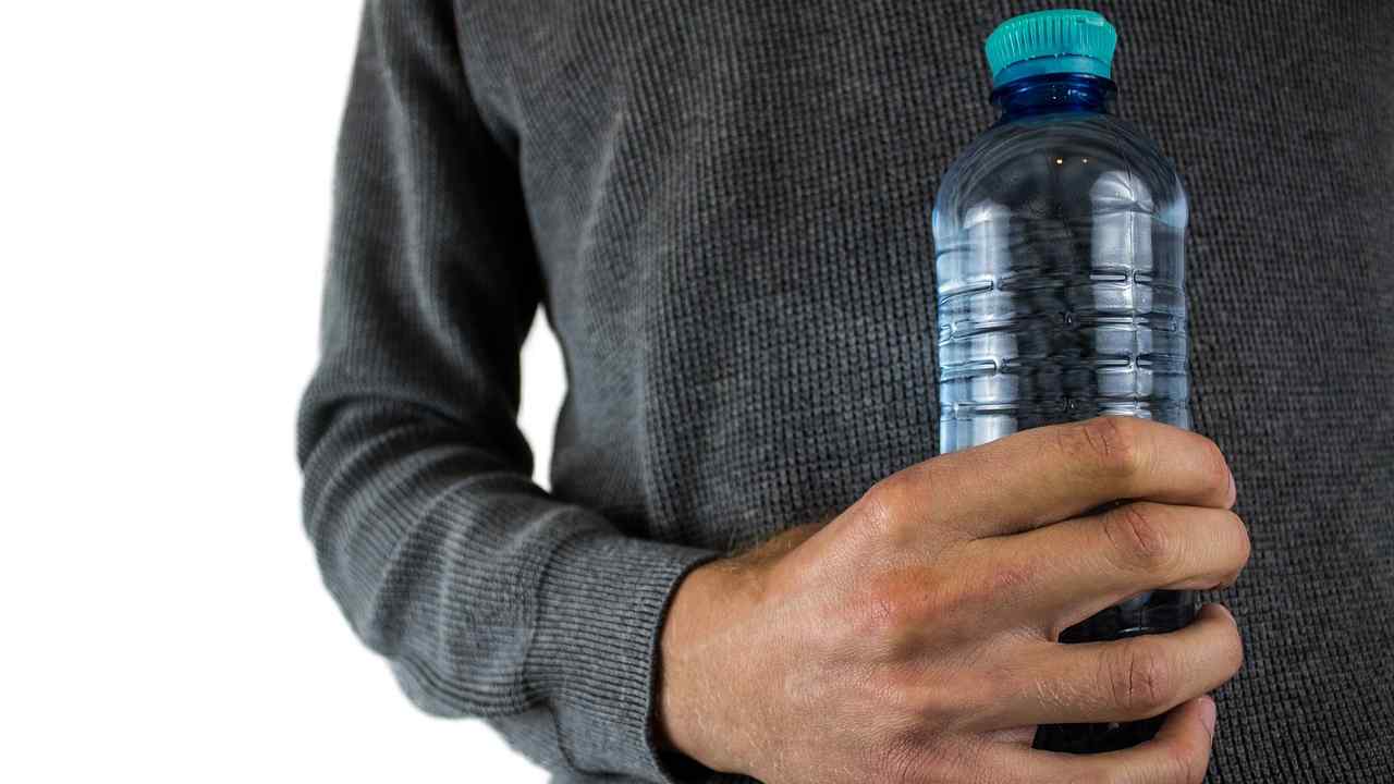 richiamo alimentare acqua minerale