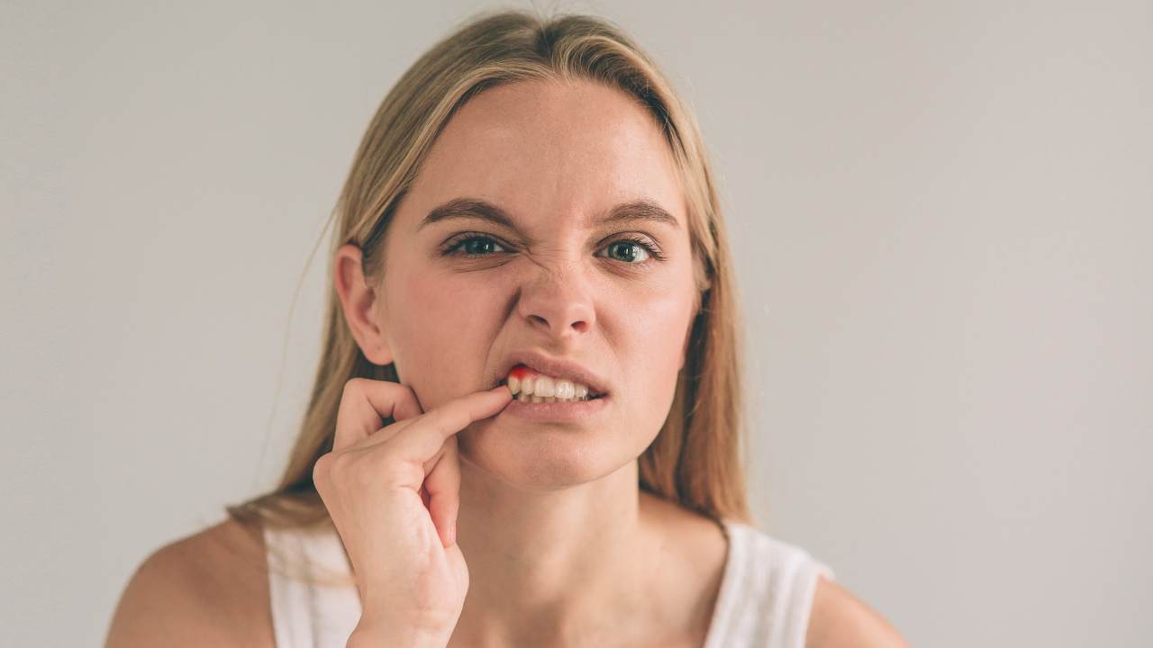 Sangue quando ti lavi i denti cause rimedi perché succede