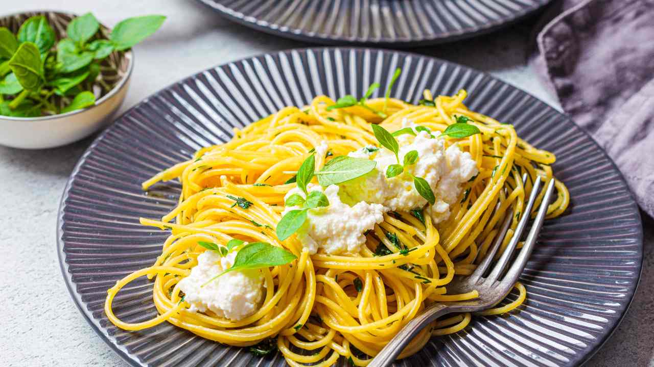 spaghetti alla romana ricetta