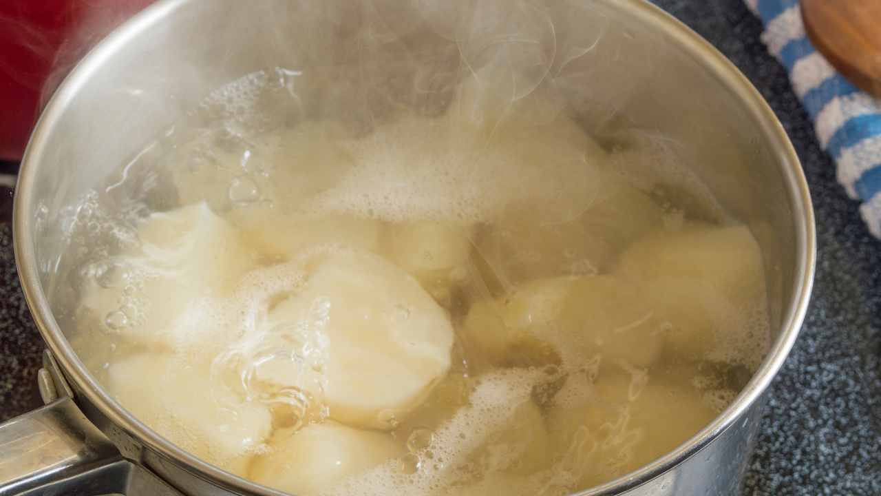 acqua per lessare le patate come riciclarla come usarla