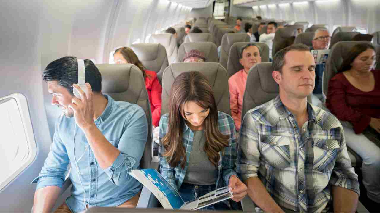 Come comportarsi in aereo cosa fare come viaggiare