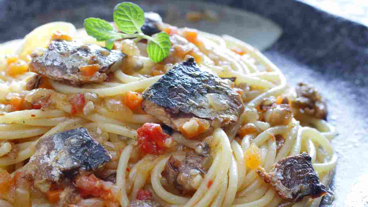 pasta con le sarde ricetta ingredienti preparazione come si cucina