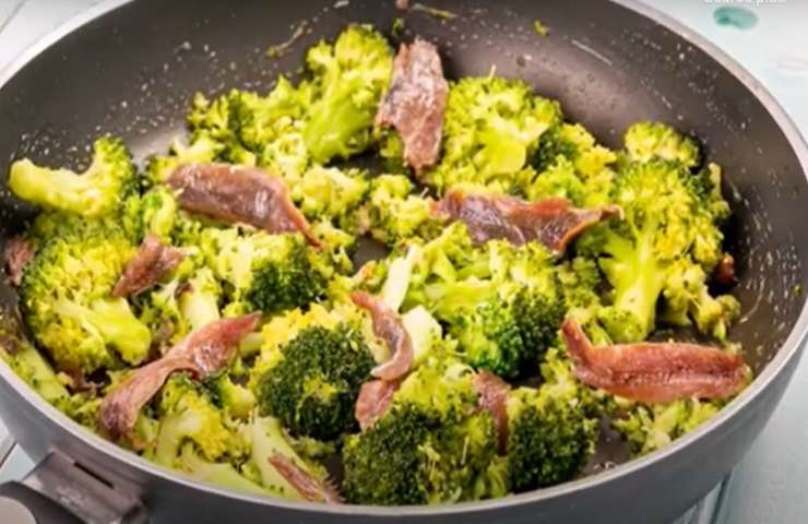 Broccoli e alici in padella ricetta