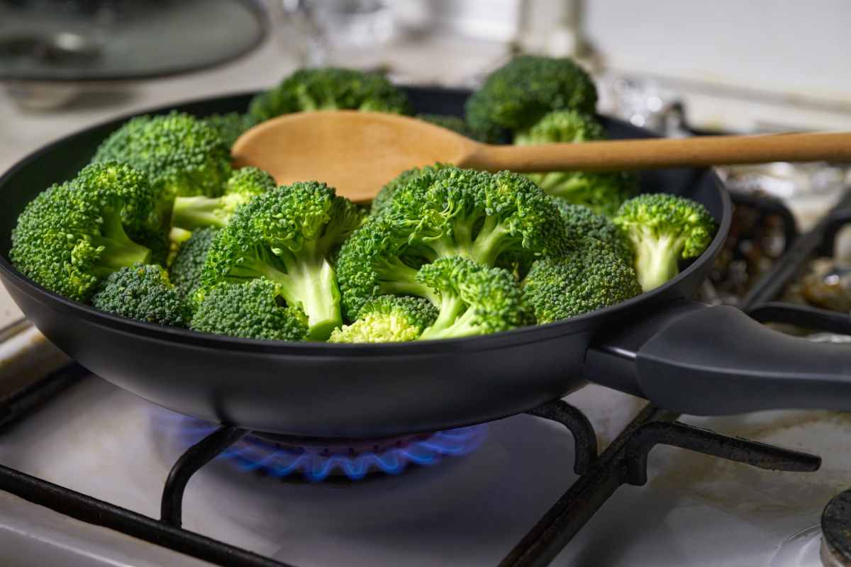 Broccoli per contorno con alici ricetta