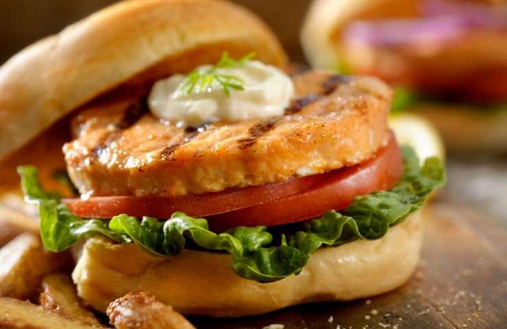 Hamburger di salmone ricetta casa 