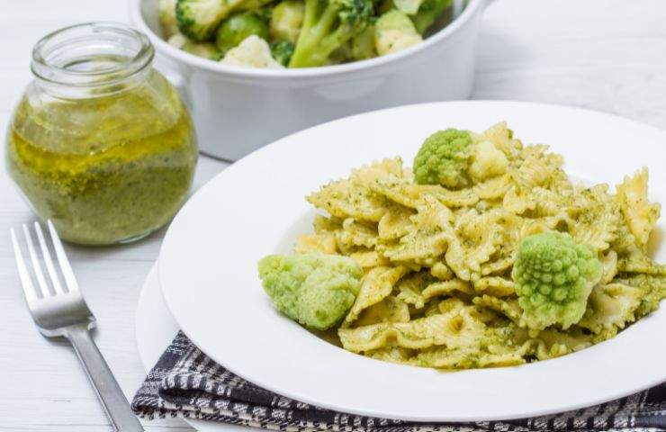 Pesto broccoli crudi ricetta