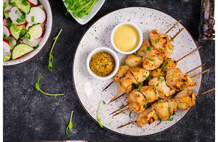 Come preparare gli spiedini di pollo