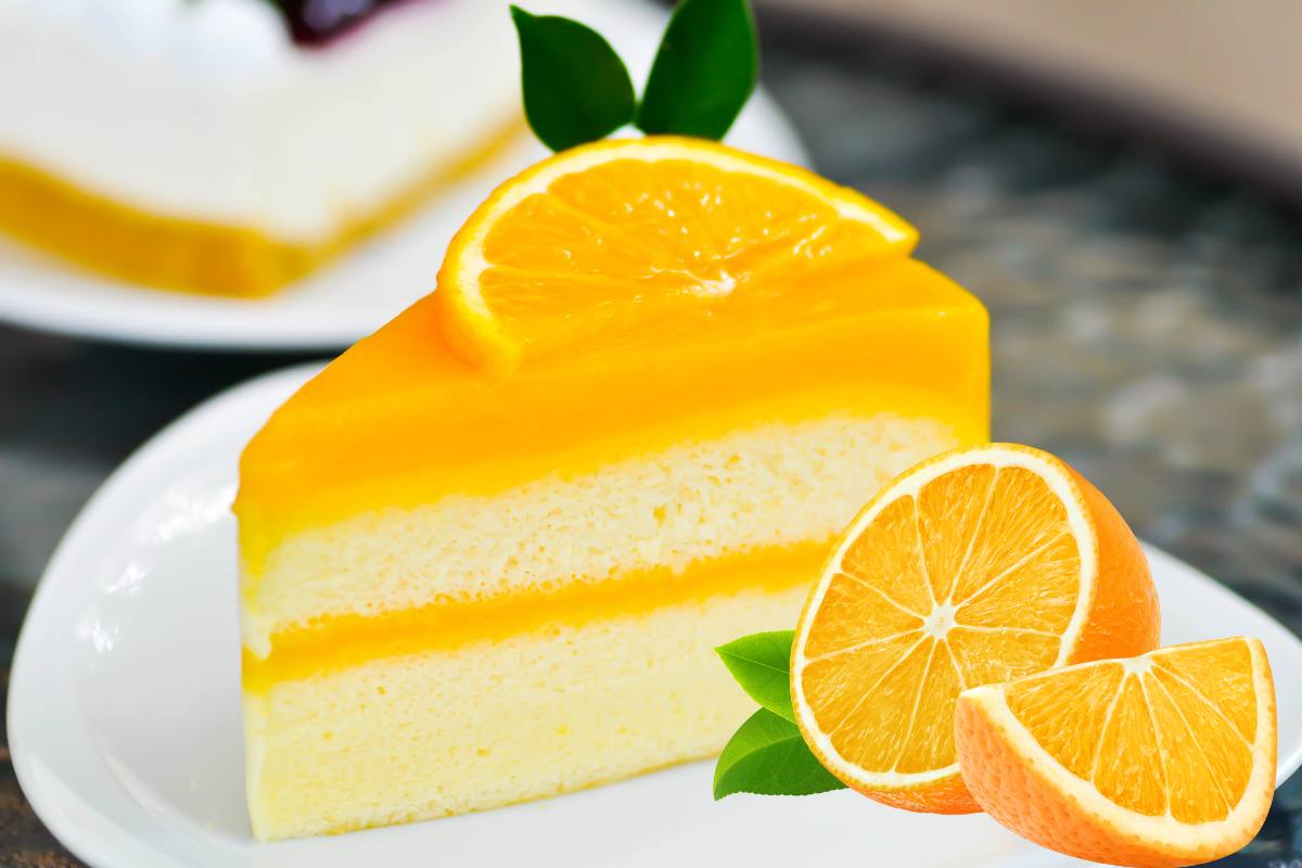 Soffice e cremosa, questa torta all'arancia possono mangiarla proprio tutti: zero lattosio e bontà extra