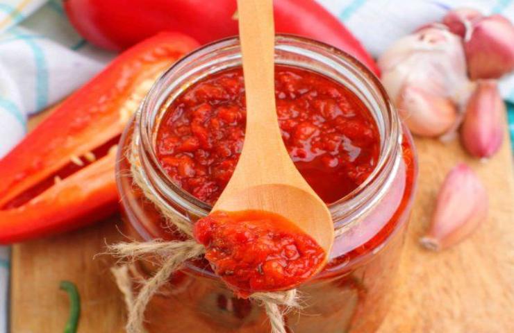 Estratto di peperoncino piccante mezze maniche all'infuocata 