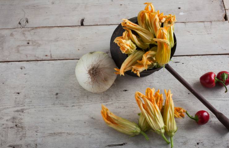 Fiori di zucca in friggitrice