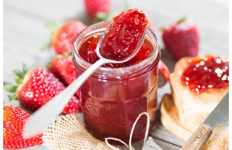 Ho mangiato la marmellata anche se c'era un pò di muffa