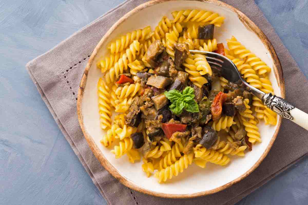 Pasta con melanzane e menta