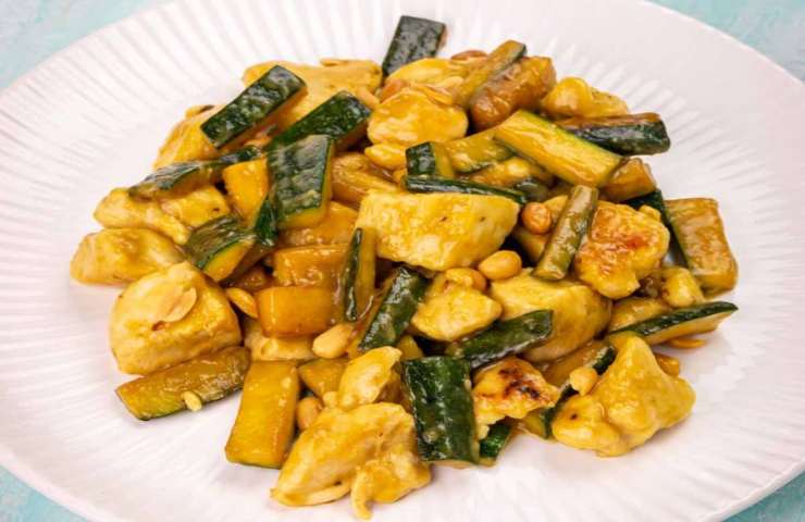 Petto dpollo zucchine curcuma ricetta 