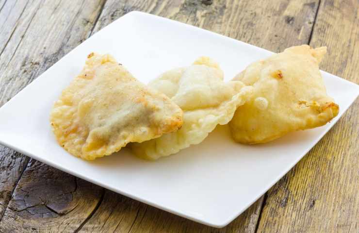 panzerotti ripieni e fritti