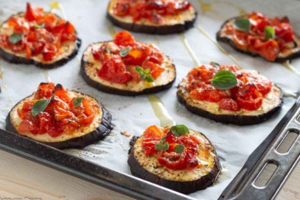 Bruschette di melanzane e basilico