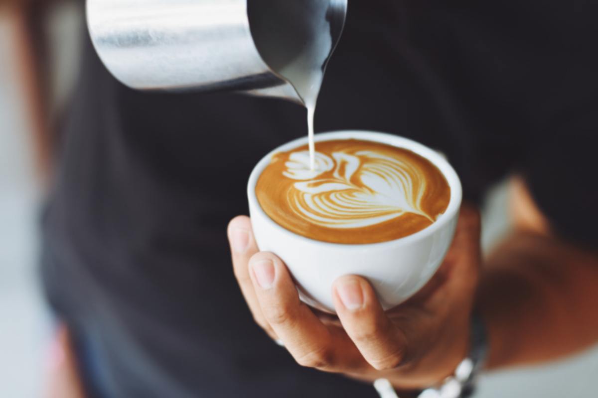 Cappuccino preparato al bar