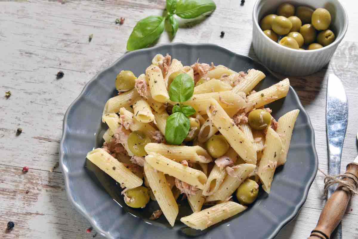 Pranzo con 2 scatolette di tonno