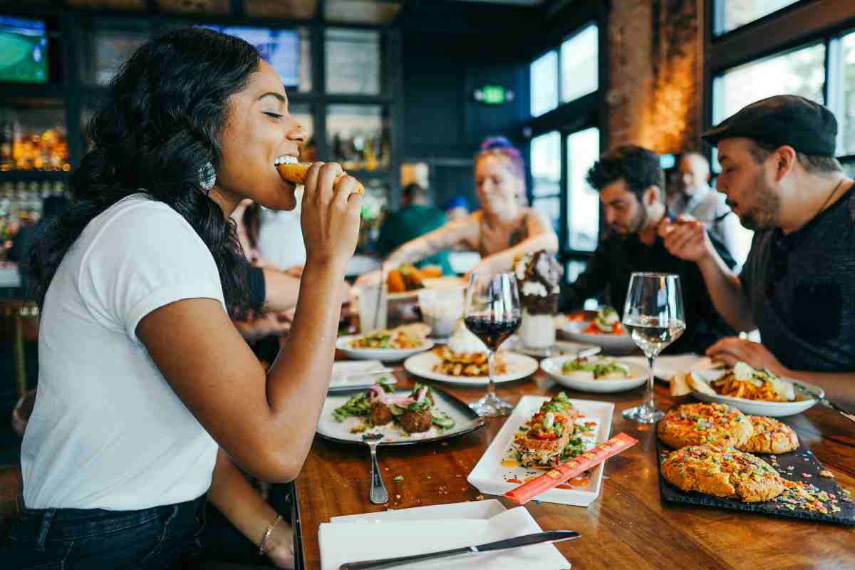 Ragazza al ristorante