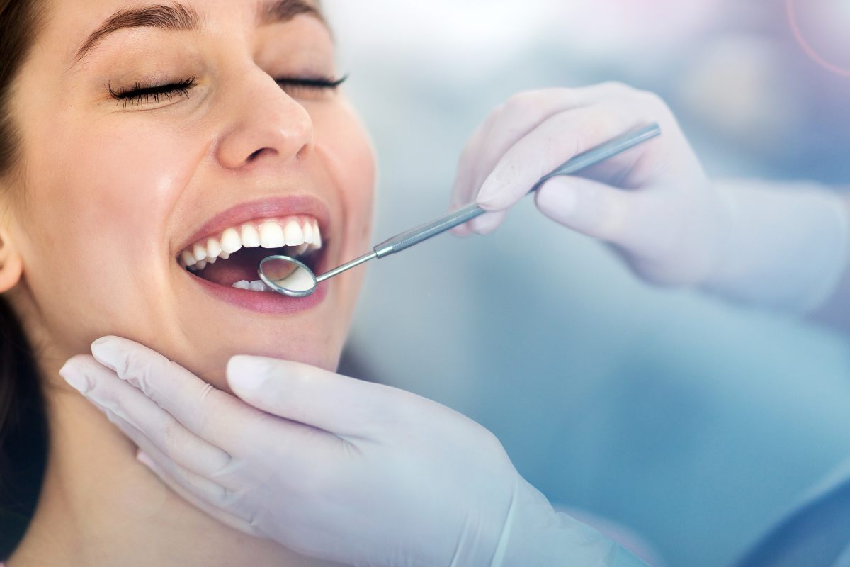 ragazza dal dentista