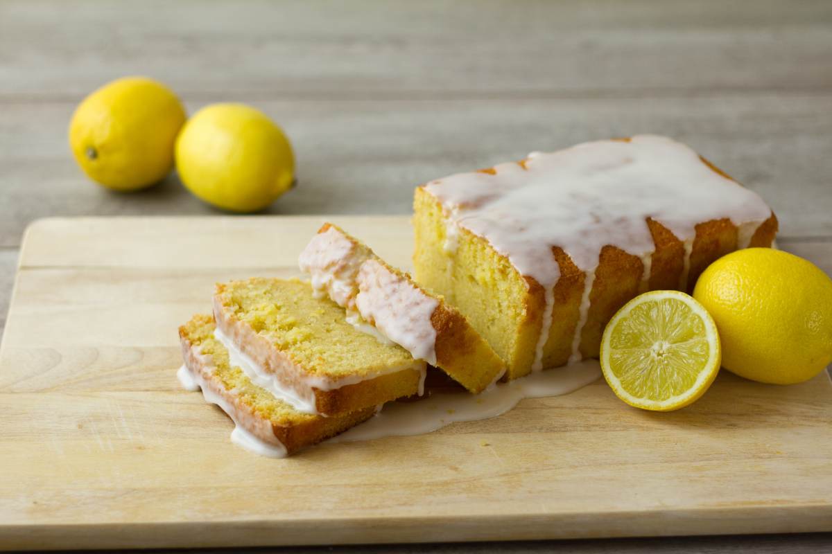 La mia colazione preferita quando sto a dieta: torta proteica al limone, fresca e spaziale