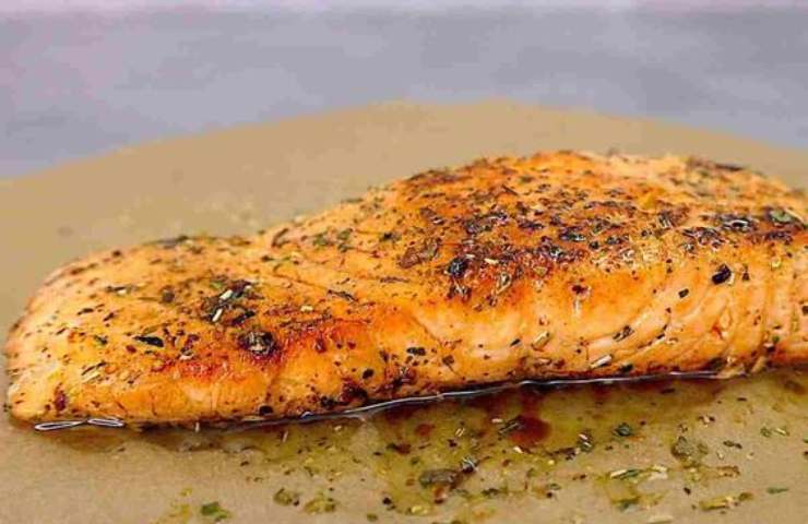 salmone con salsa