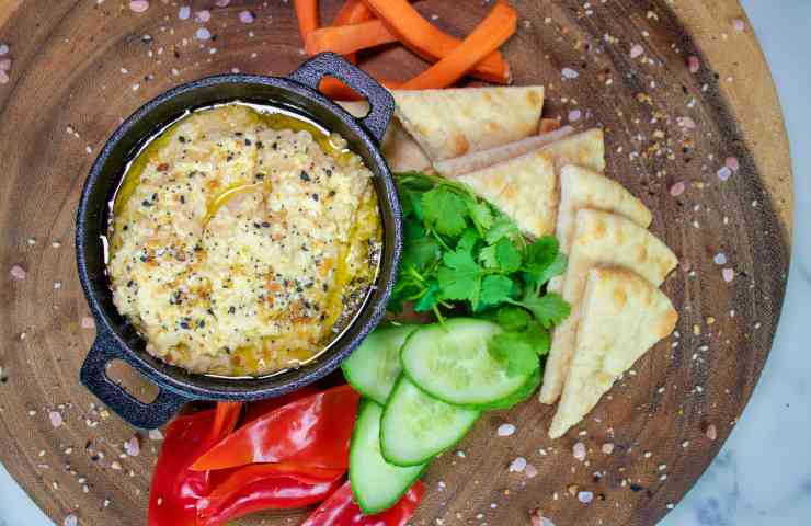 Hummus di ceci con verdure