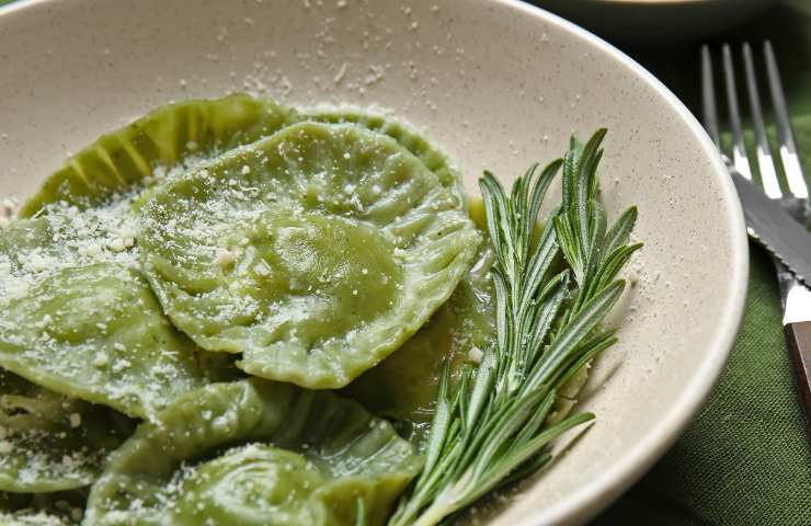 Ravioli verdi ripieni di baccalà