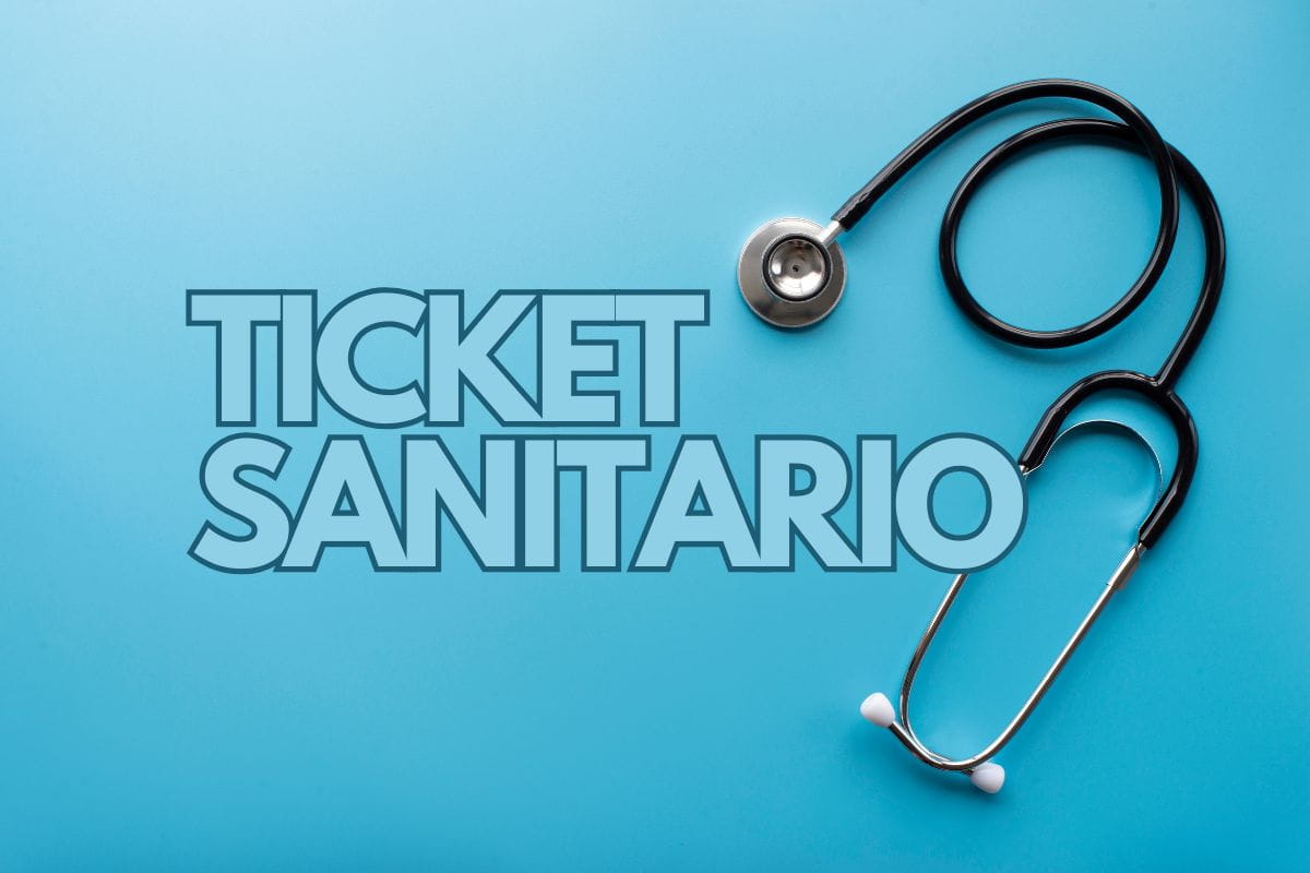 stetoscopio con scritta ticket sanitario