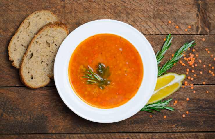 zuppa pronta con pane