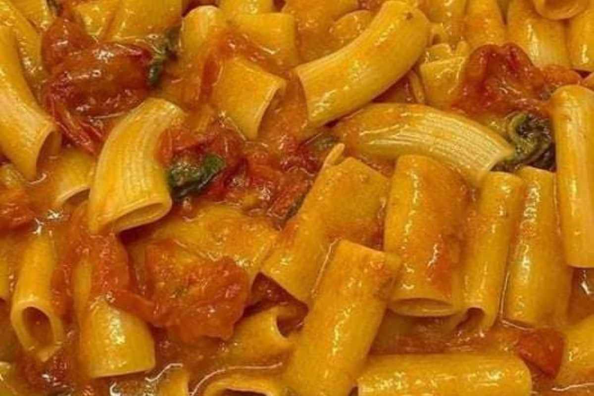 paccheri allo Scarpariello filanti