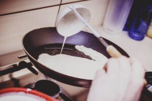 Preparazione culinaria in padella